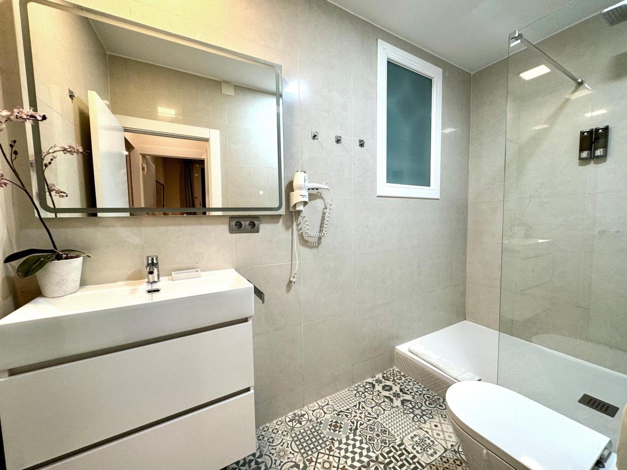 Apartament Colon Bcn 130 Mts 3 Dormitorios Port Vell Барселона Екстериор снимка